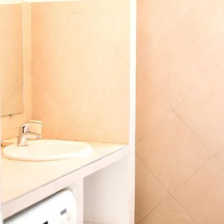 House With 3 Bedrooms In Porto Vecchio With Wonderful Mountain View Furnished Garden And Wifi 8 Km From The Beach 维琪奥港