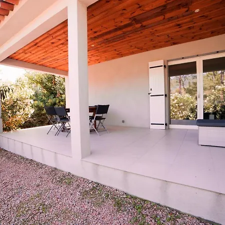 House With 3 Bedrooms In Porto Vecchio With Wonderful Mountain View Furnished Garden And Wifi 8 Km From The Beach 维琪奥港